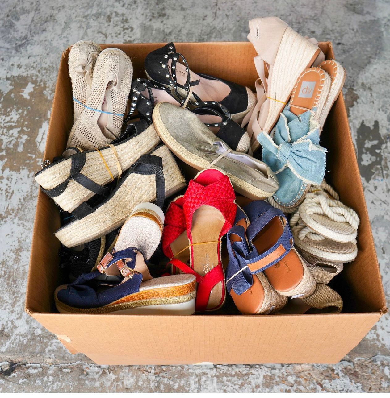 House Shoes or Beach Slippers 1